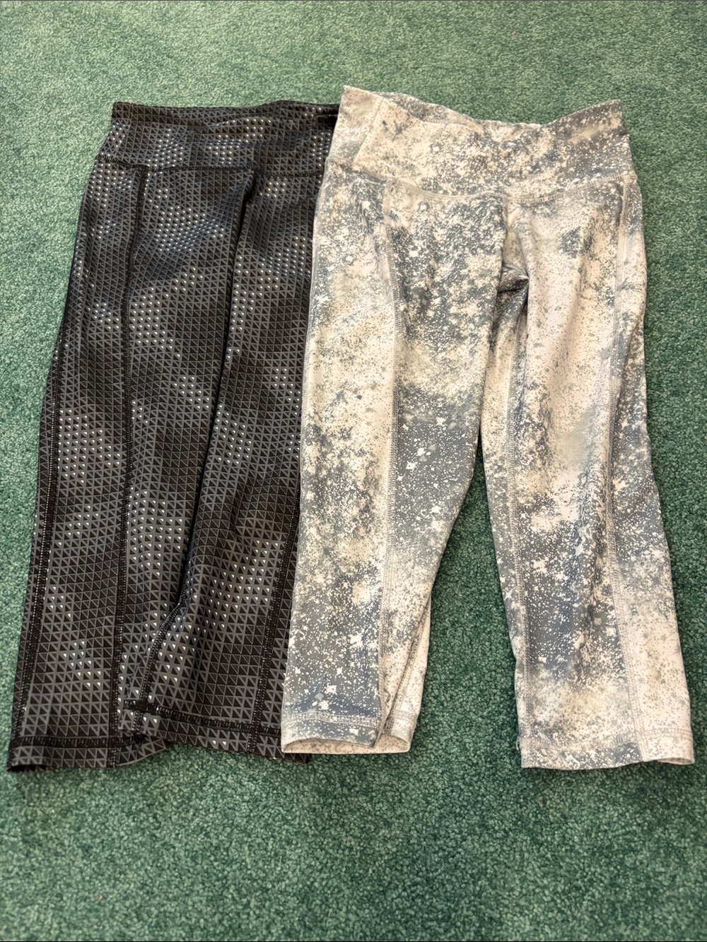Old Navy Active Small Petite‎ Capri Leggings Gray Print Bundle 2 Pack